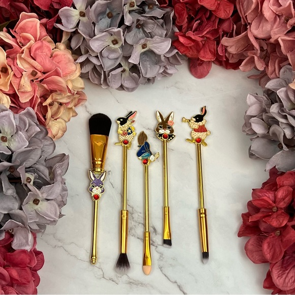 Alice in Wonderland Gold 5 Piece Makeup Brush Set - Picture 3 of 16